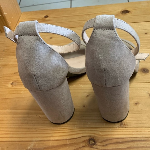 Size 8 Qupid  Cashmere ankle strap block 4” Heels.  In EUC! - Picture 5 of 7